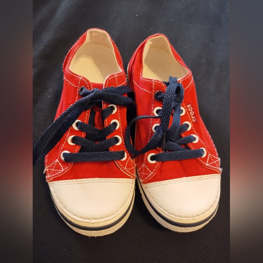 Crocs Hover Sneaker Boys Laceup Canvas Shoes Red/White Size J1